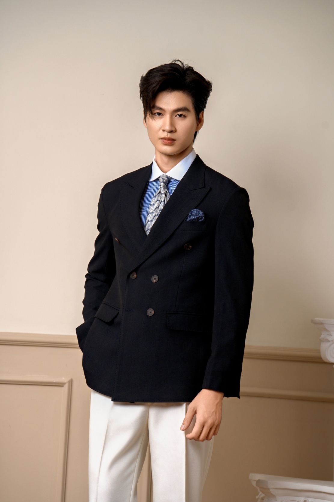 Blazer tím than đậm , hai hàng khuy , ve nhọn #576