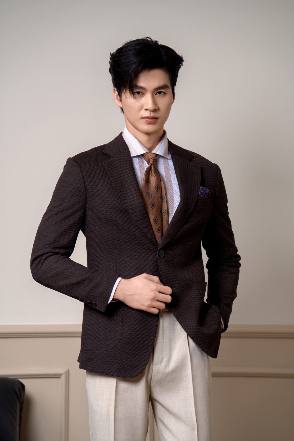 Blazer Dark Brown , hai khuy , ve chữ K #572