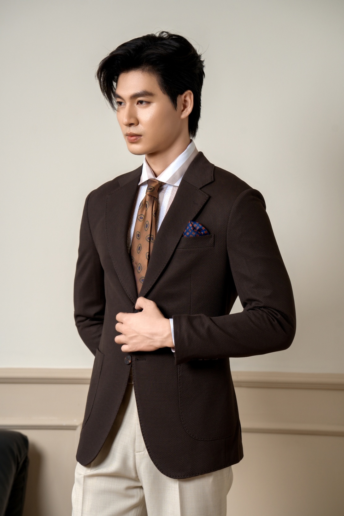 Blazer Dark Brown , hai khuy , ve chữ K #572