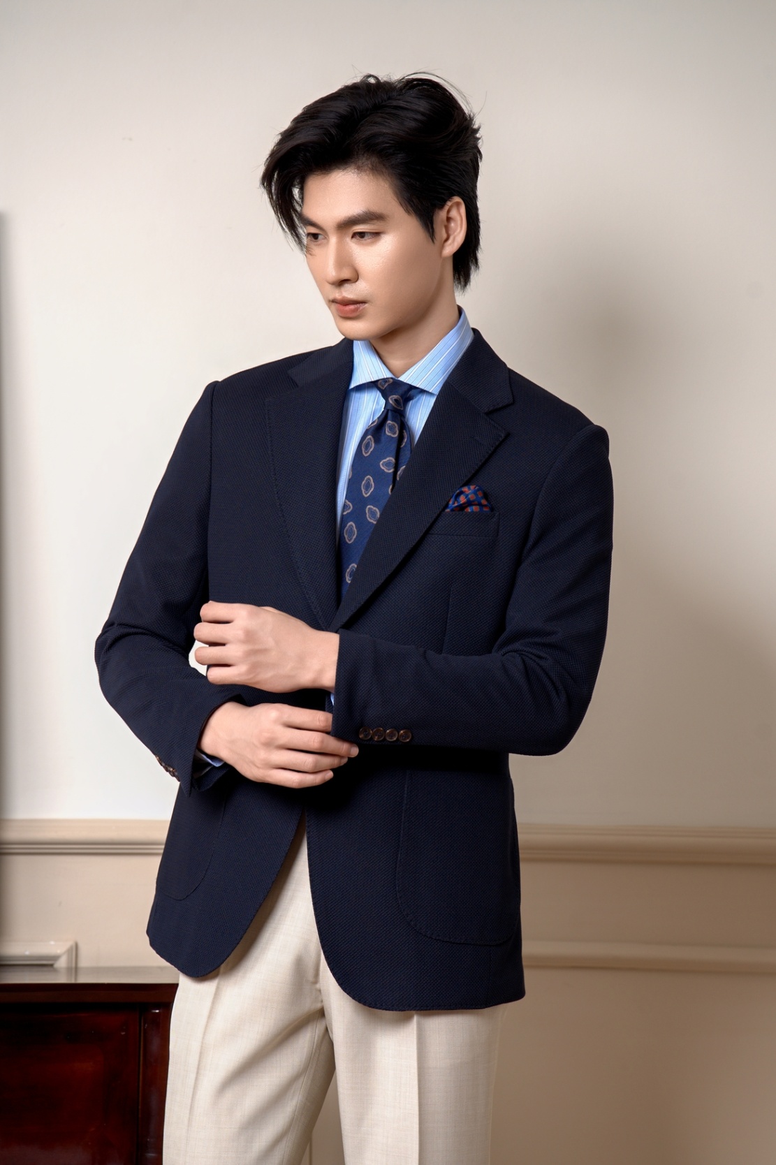 Blazer màu tím than , hai khuy , ve chữ K #571