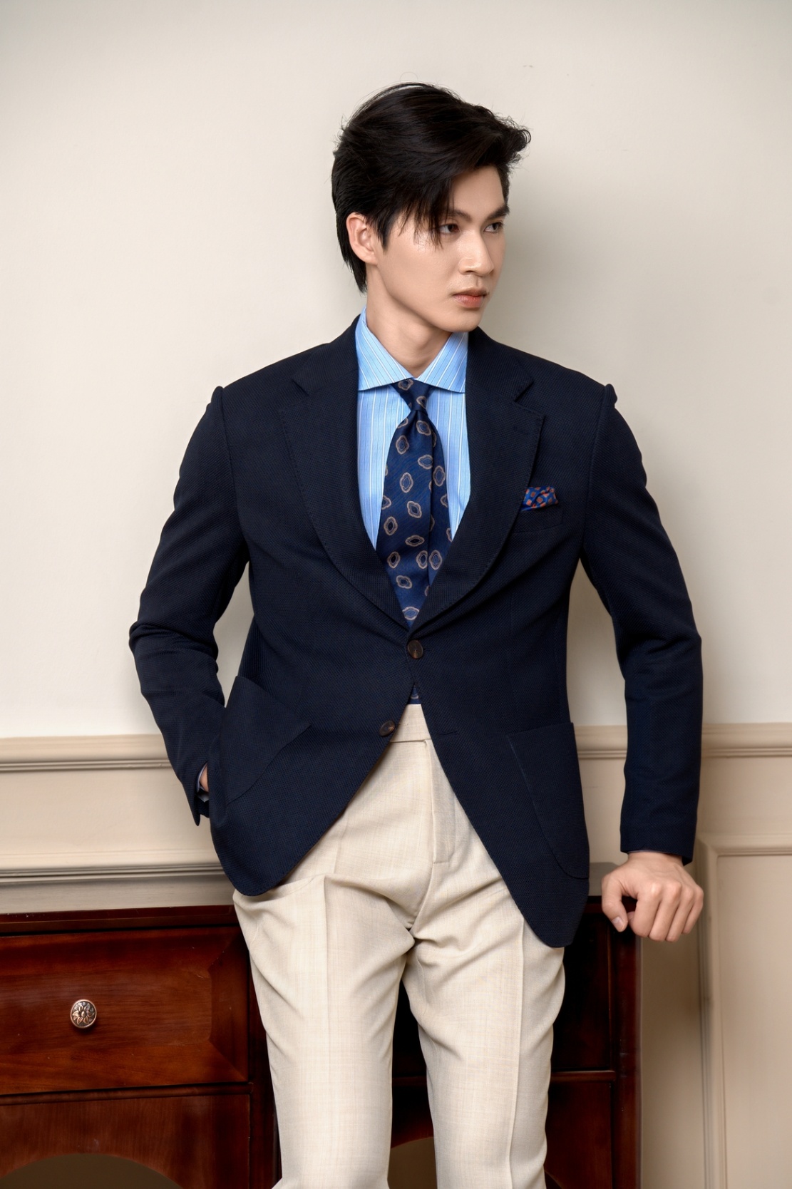 Blazer màu tím than , hai khuy , ve chữ K #571