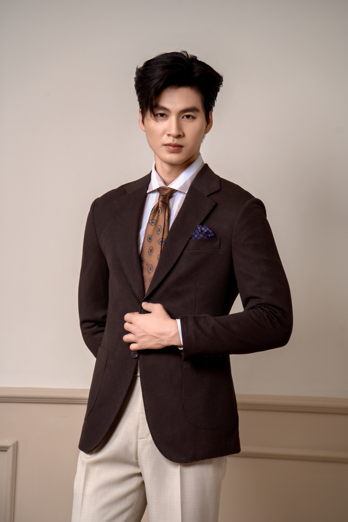 Blazer Dark Brown , hai khuy , ve chữ K #572