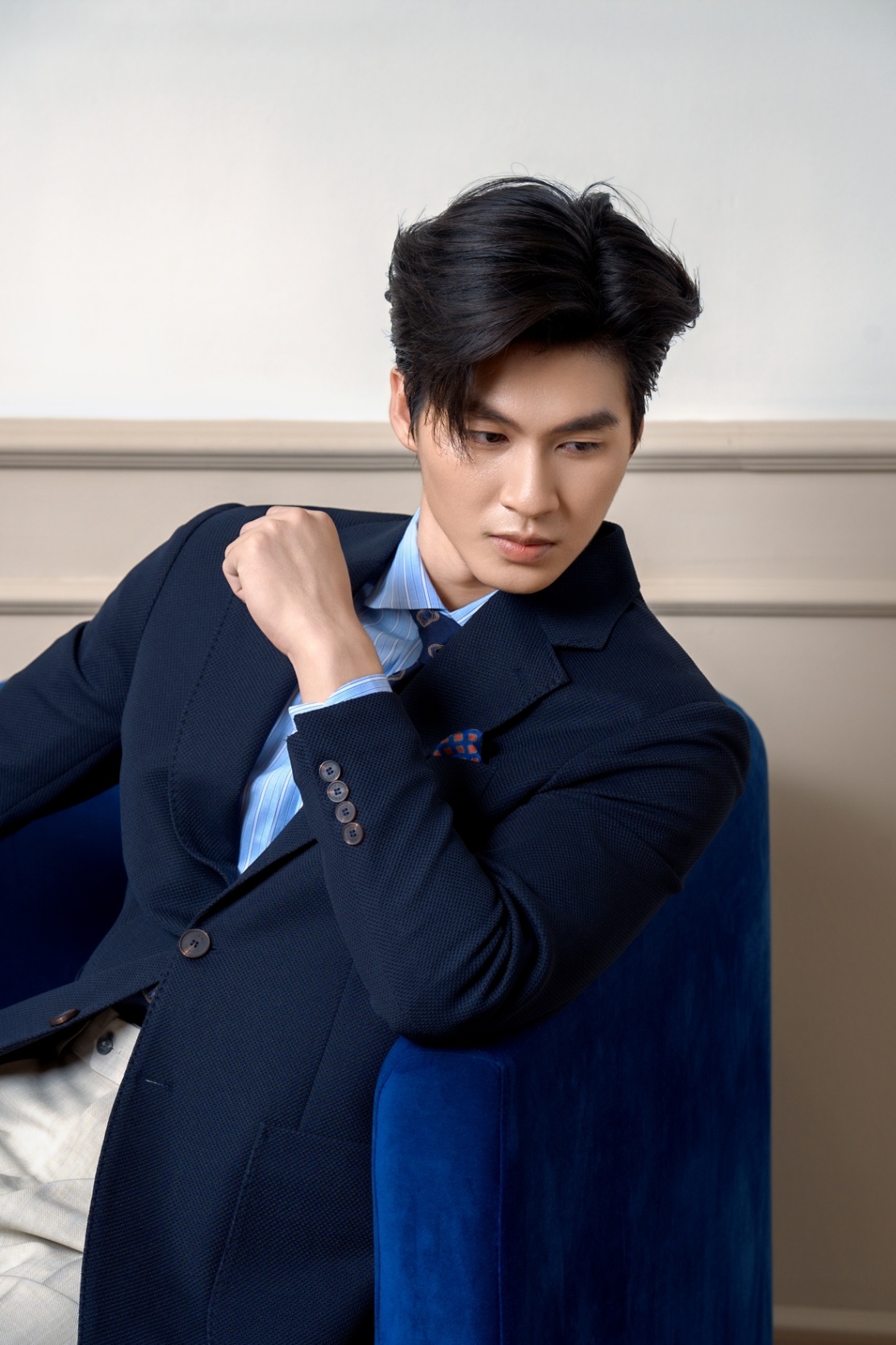 Blazer màu tím than , hai khuy , ve chữ K #571