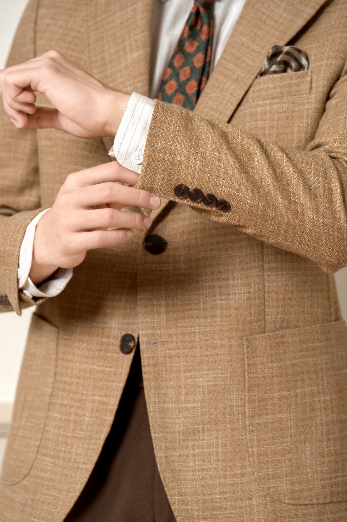 Blazer Golden Brown , hai khuy , ve chữ K #573