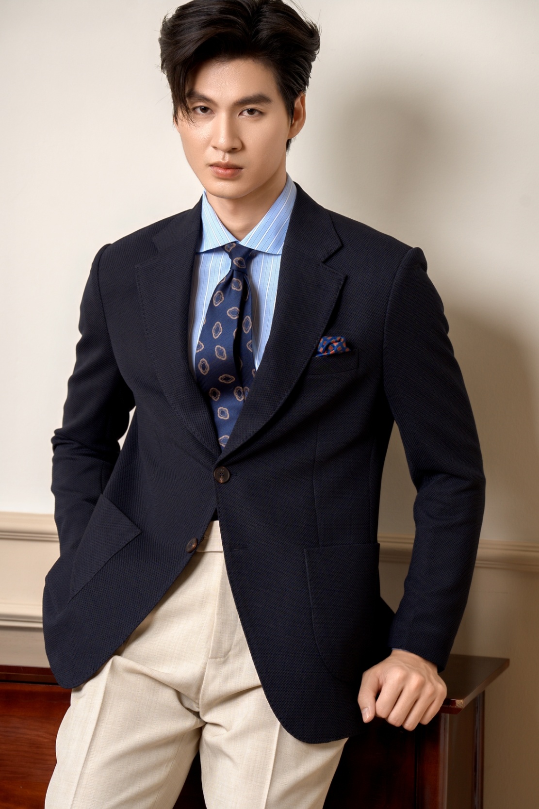 Blazer màu tím than , hai khuy , ve chữ K #571
