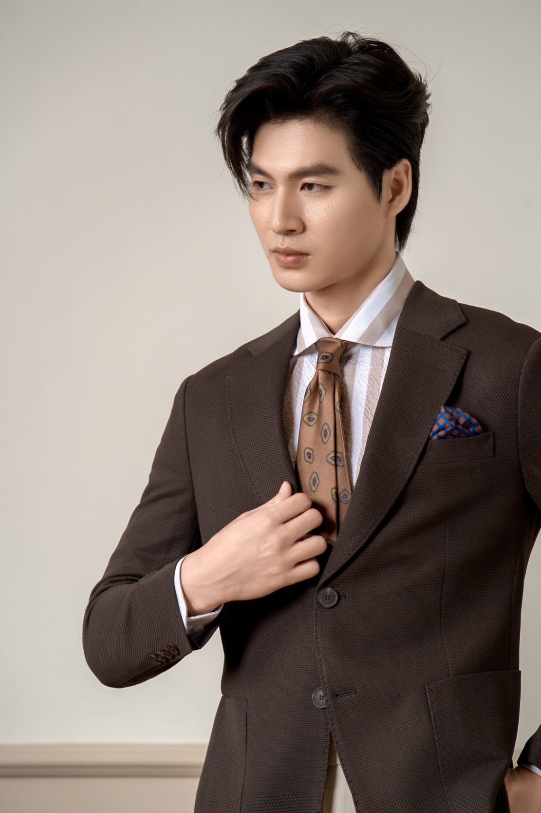 Blazer Dark Brown , hai khuy , ve chữ K #572