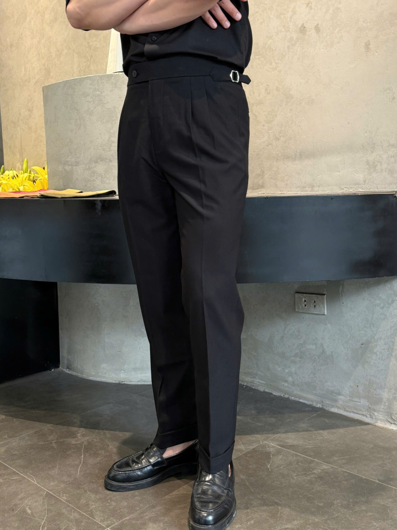 Quần cạp cao sidetab, màu đen dệt herringbone, gấu lơ vê #569