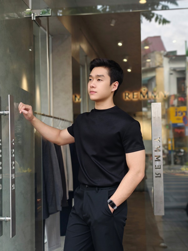 AF cổ tròn , màu đen trơn #395