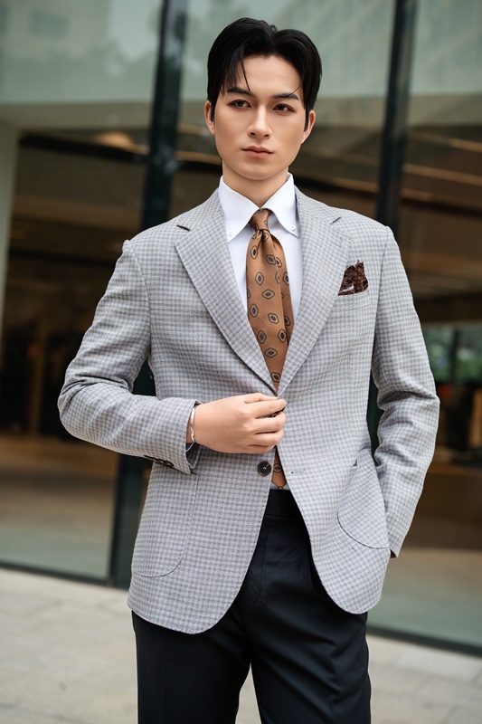 Blazer màu ghi kẻ ô vuông , hai khuy , ve chữ K #580