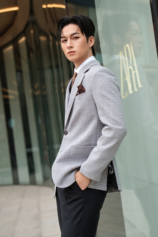 Blazer màu ghi kẻ ô vuông , hai khuy , ve chữ K #580