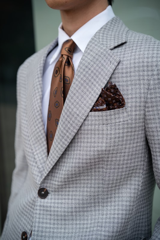 Blazer màu ghi kẻ ô vuông , hai khuy , ve chữ K #580
