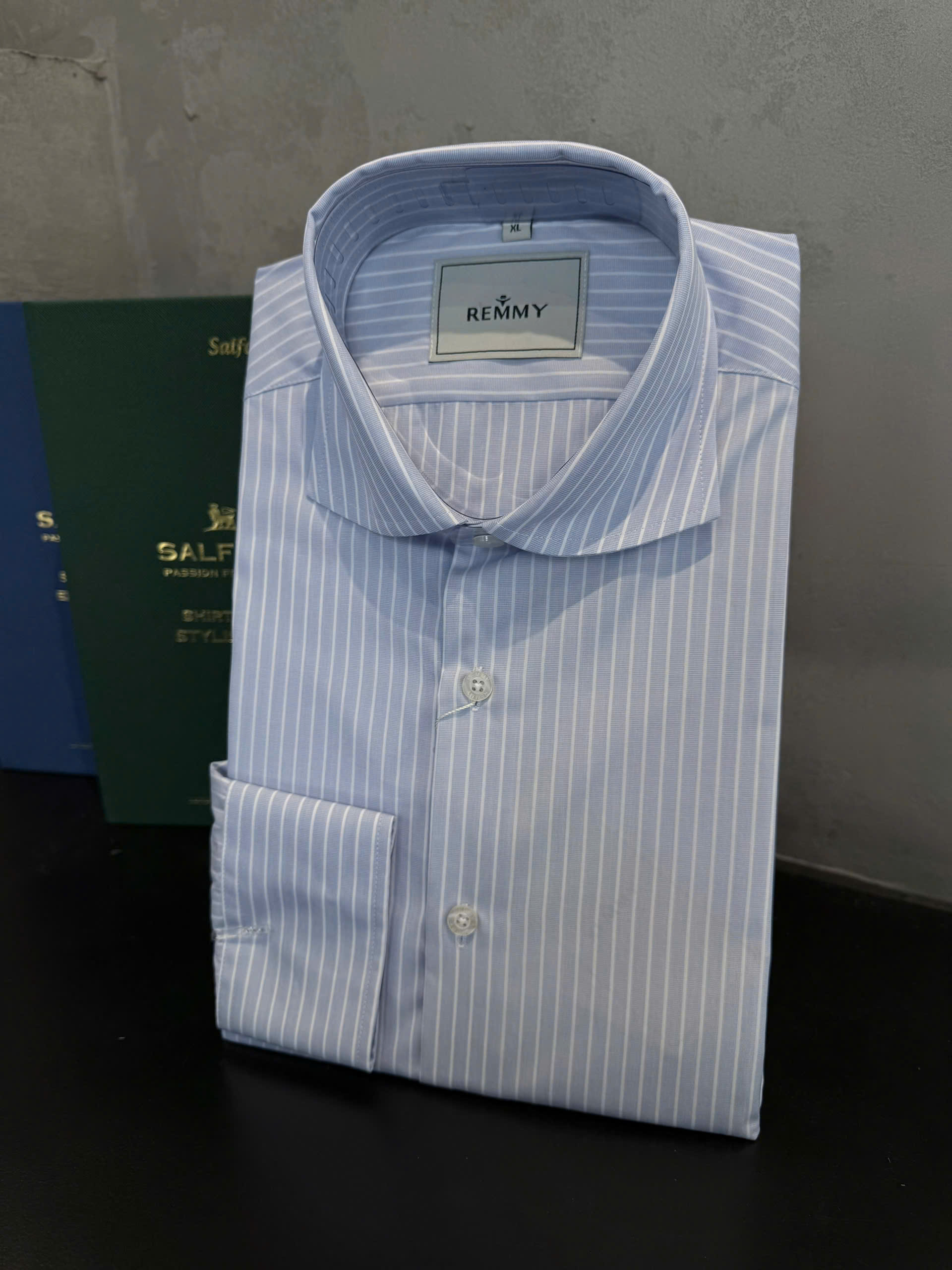 SM regular fit dài tay , cổ cutaway , màu xanh nhạt kẻ trắng #1176
