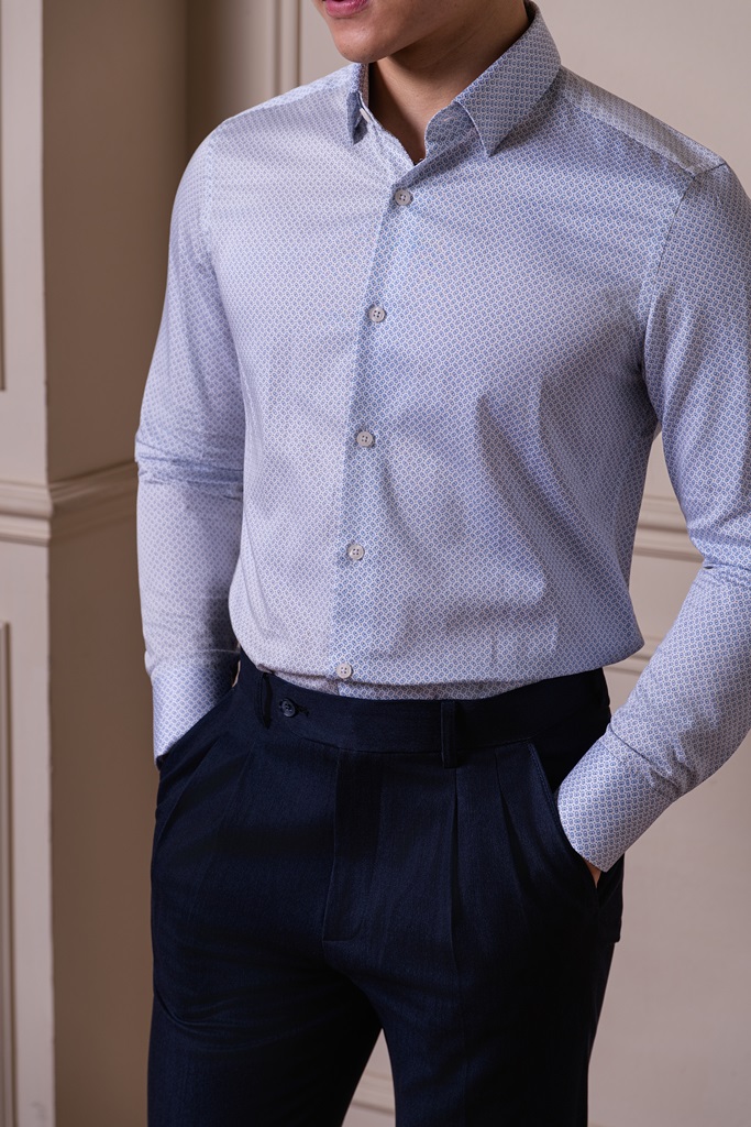 SM regular fit dài tay , cổ đức , màu trắng họa tiết elip xanh chấm đen #1175