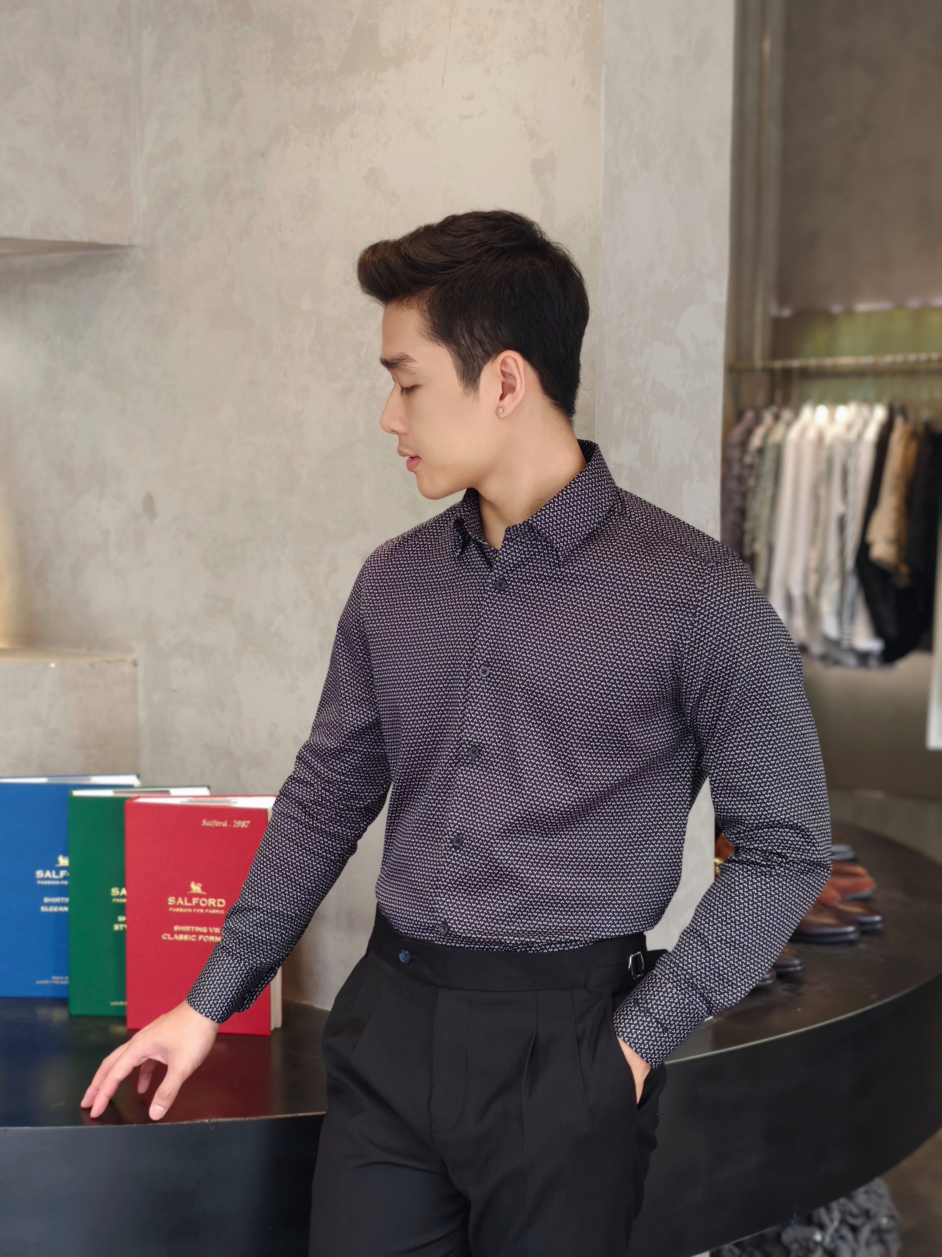 SM regular fit dài tay ,màu đen chấm trắng xám ,cổ basic #1165