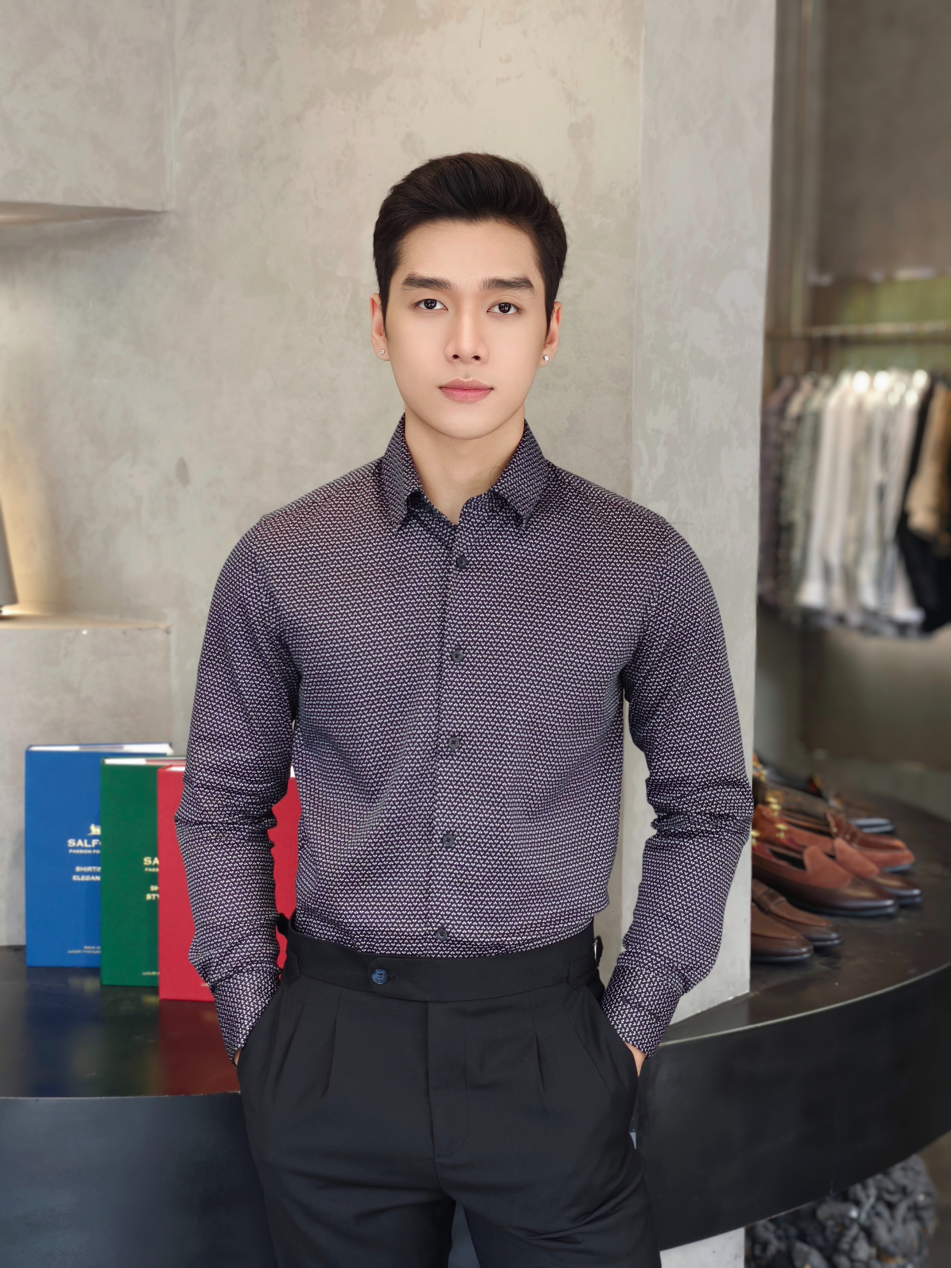 SM regular fit dài tay ,màu đen chấm trắng xám ,cổ basic #1165