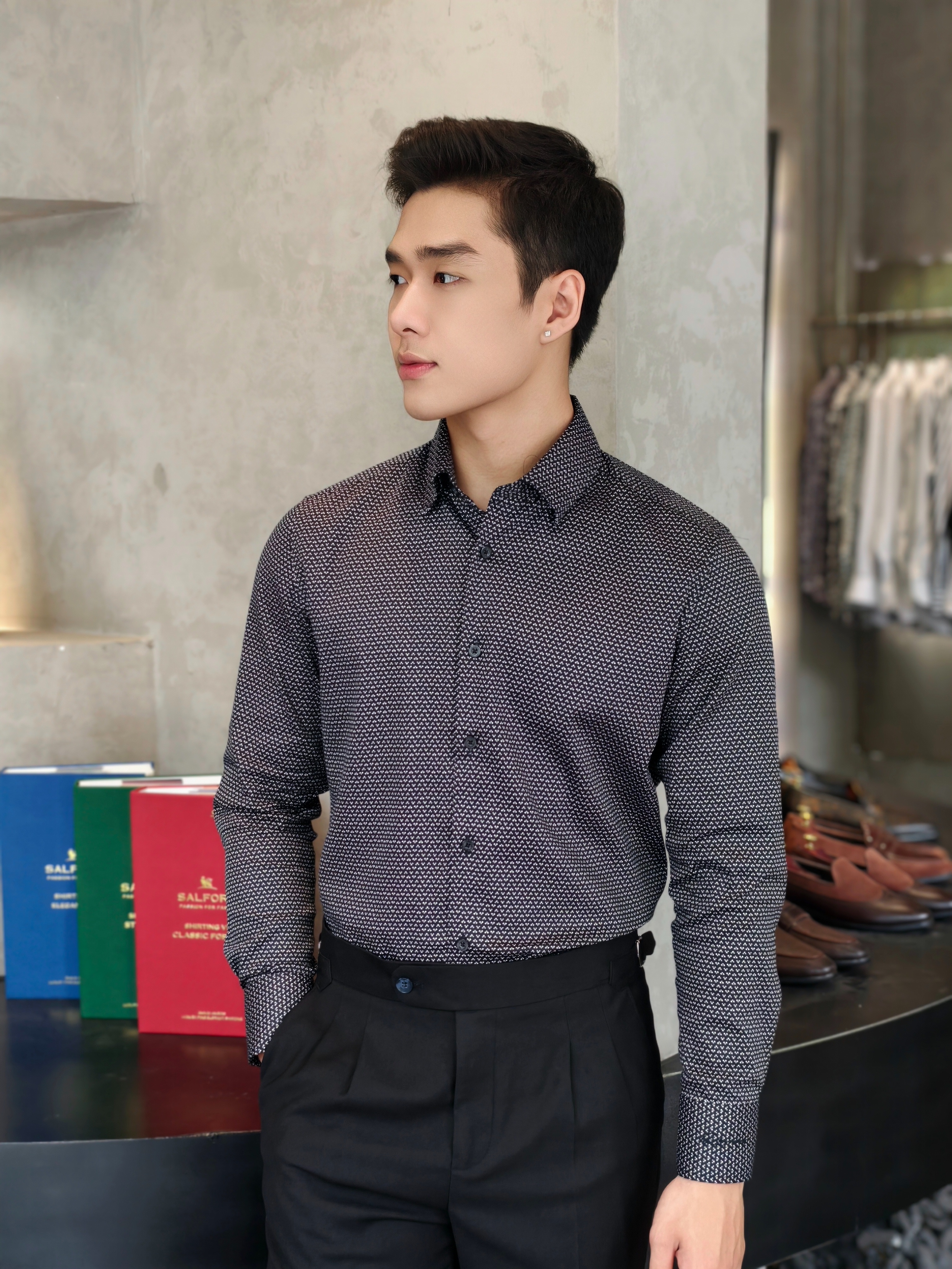 SM regular fit dài tay ,màu đen chấm trắng xám ,cổ basic #1165