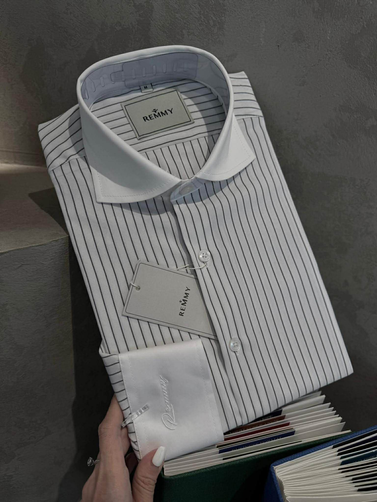 SM regular fit dài tay , màu trắng kẻ sọc đen ,cổ cutaway #1163