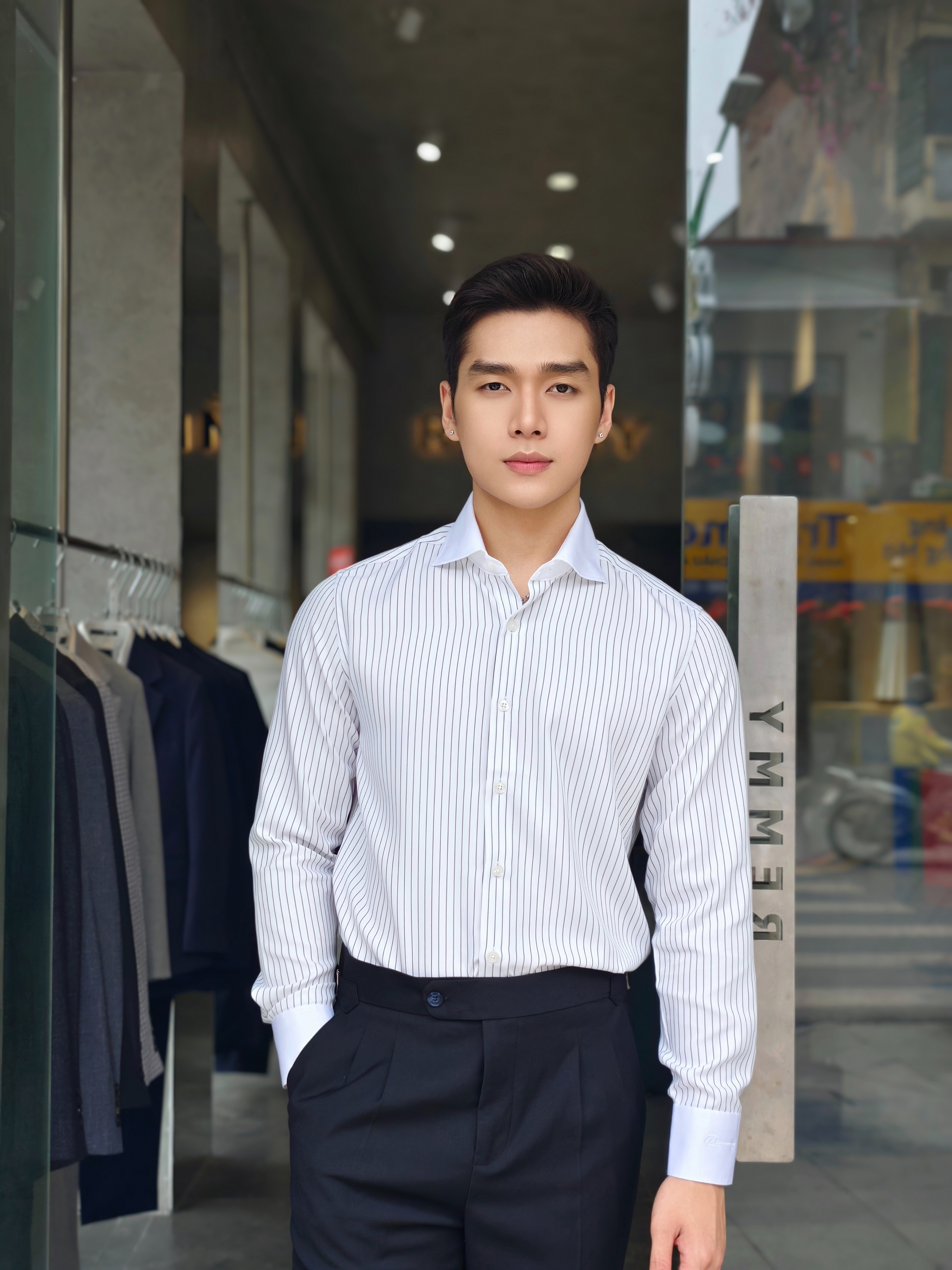 SM regular fit dài tay , màu trắng kẻ sọc đen ,cổ cutaway #1163
