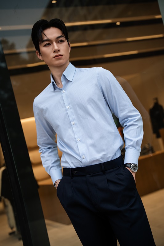 SM regular fit dài tay ,màu xanh kẻ tăm trắng, cổ basic #1160