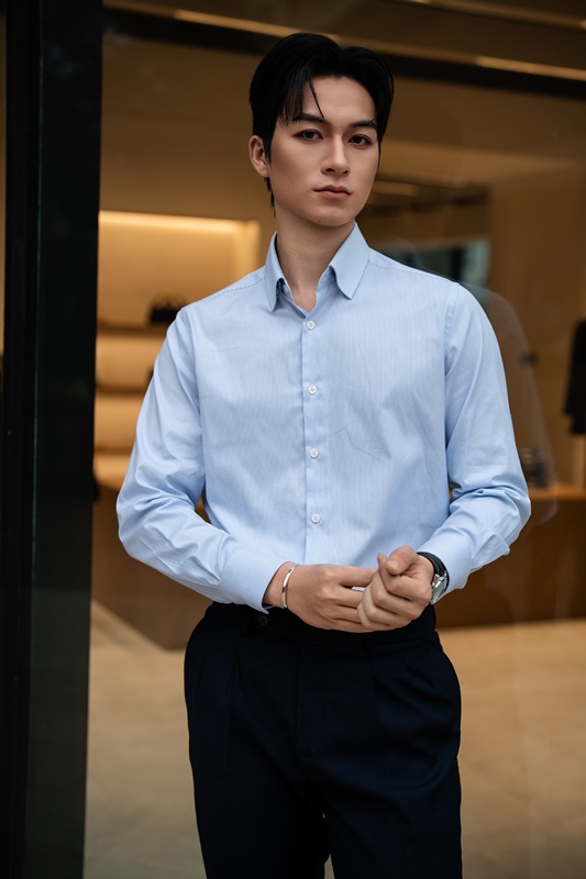 SM regular fit dài tay ,màu xanh kẻ tăm trắng, cổ basic #1160