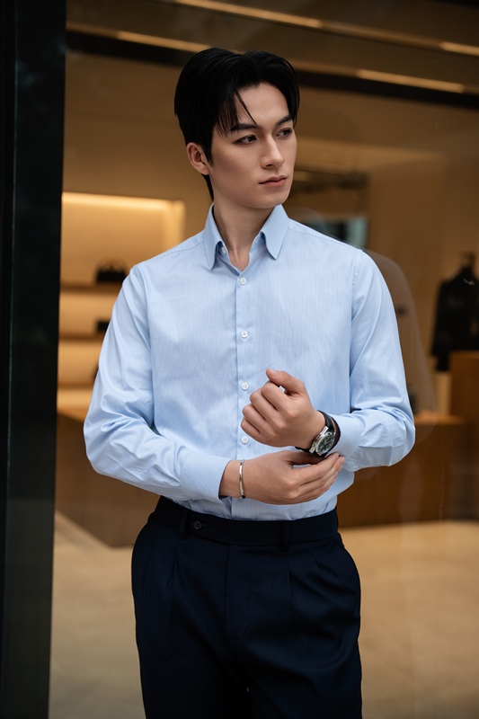 SM regular fit dài tay ,màu xanh kẻ tăm trắng, cổ basic #1160