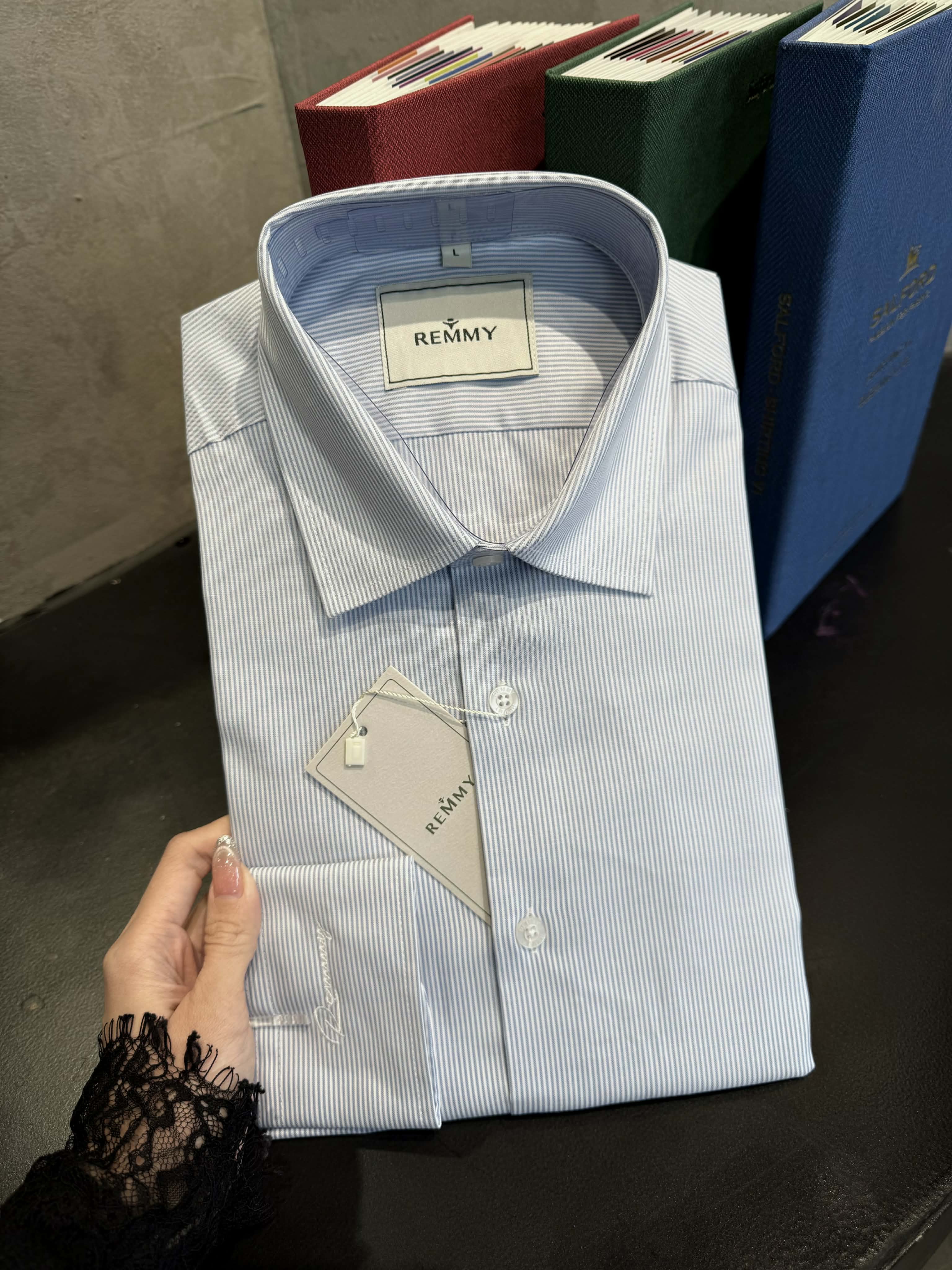 SM regular fit dài tay ,màu xanh kẻ tăm trắng, cổ basic #1160