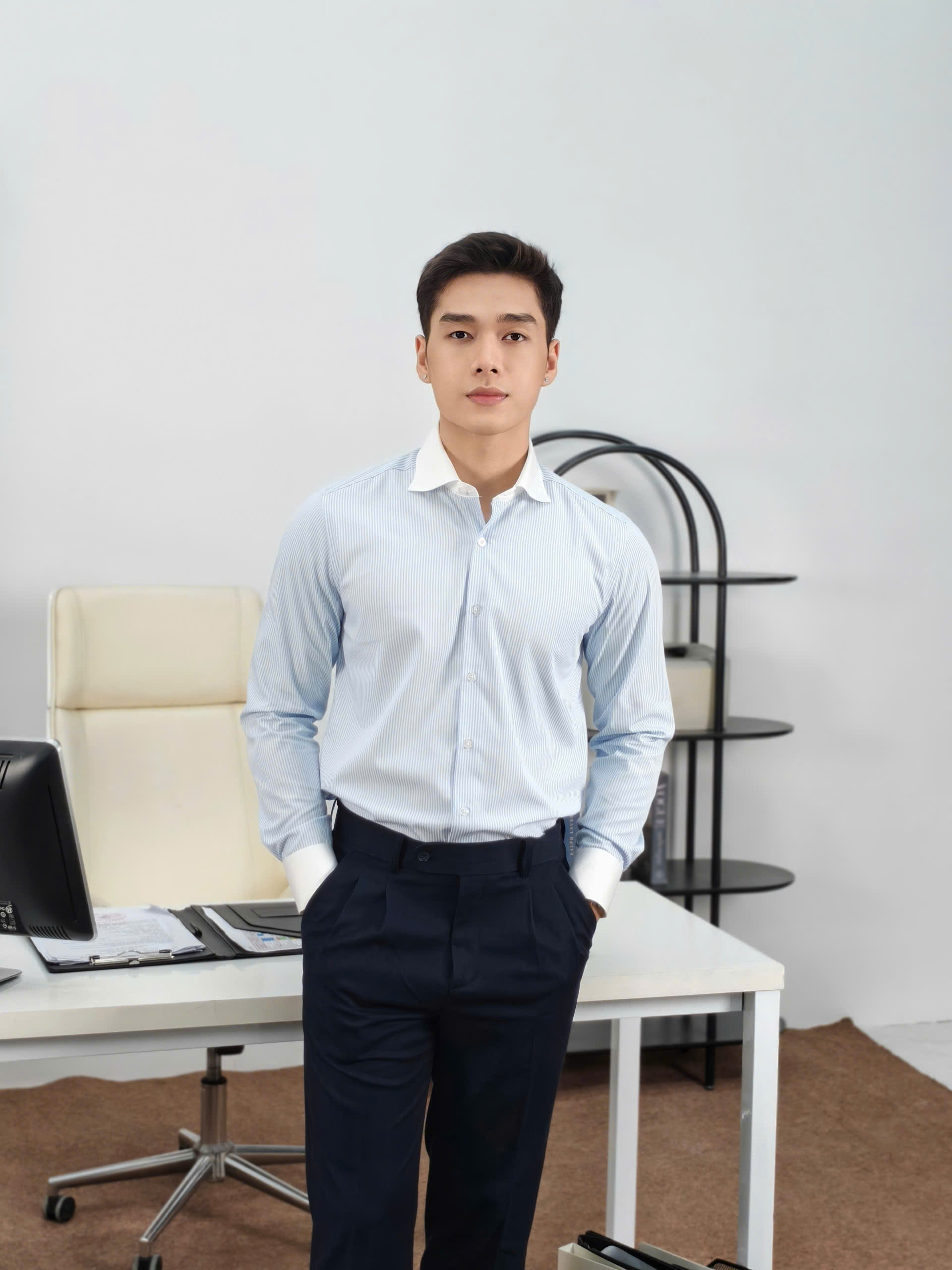 SM regular fit dài tay ,màu xanh kẻ tăm trắng , cổ - cổ tay đáp trắng #1158