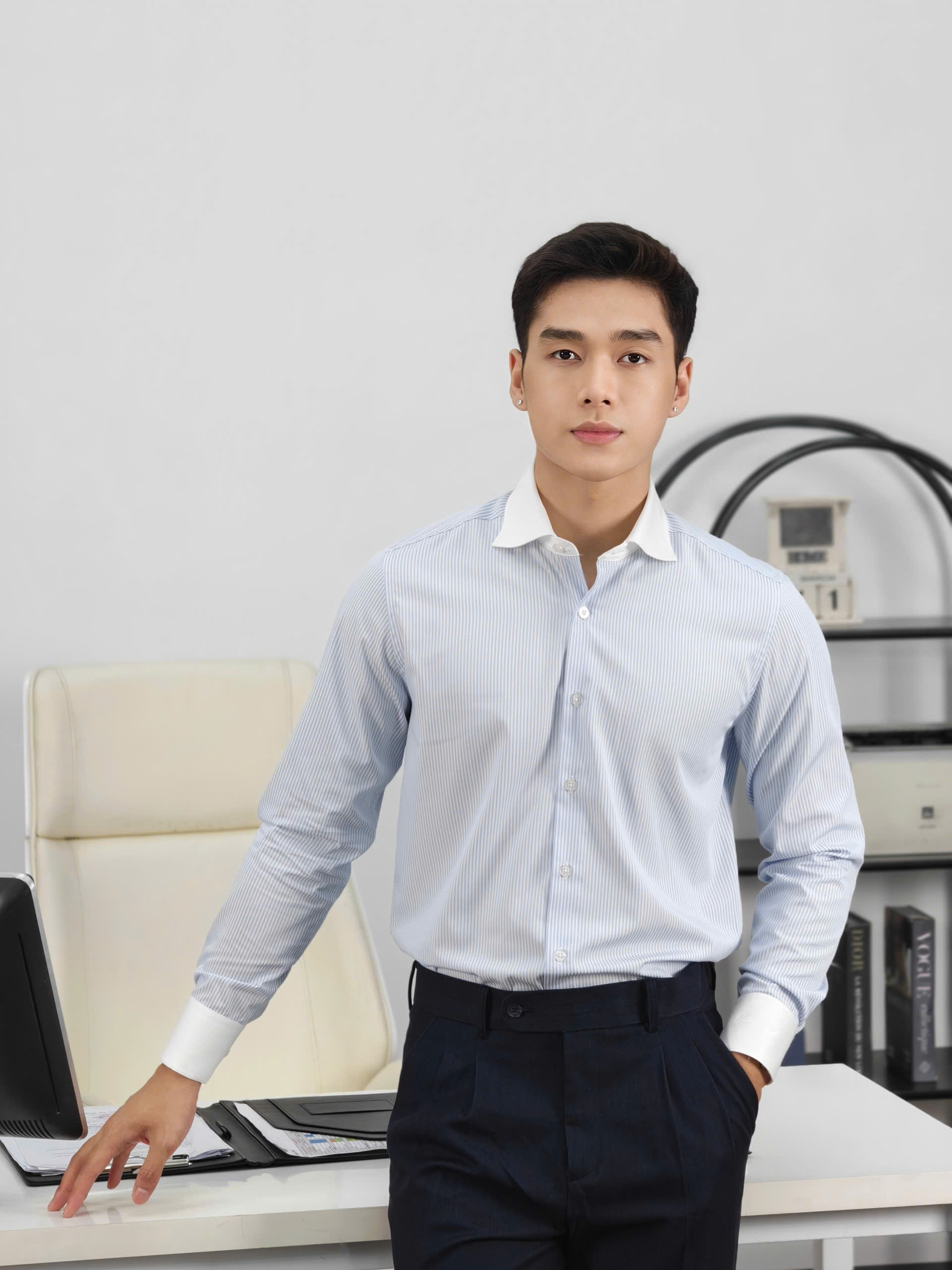 SM regular fit dài tay ,màu xanh kẻ tăm trắng , cổ - cổ tay đáp trắng #1158