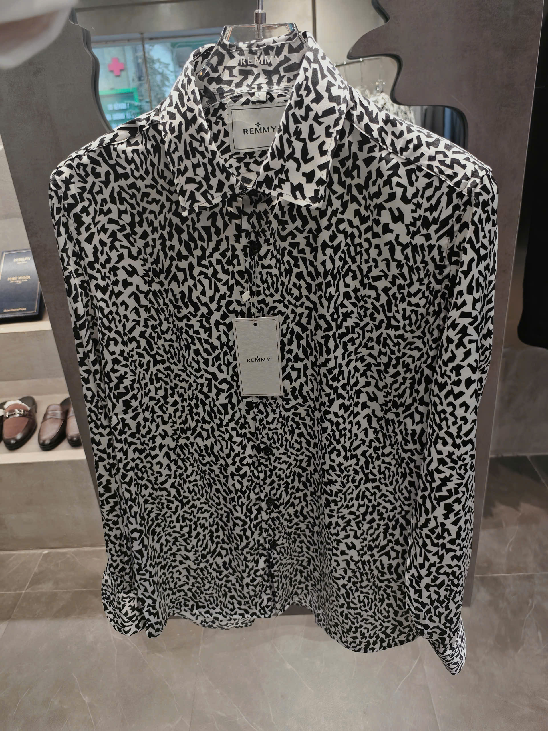 SM regular fit lụa dài tay ,màu đen trắng ,họa tiết zic-zac #1156