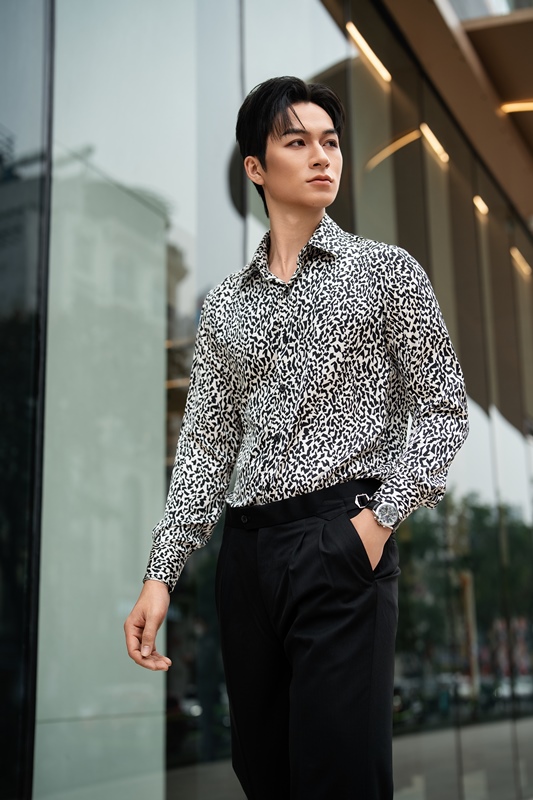SM regular fit lụa dài tay ,màu đen trắng ,họa tiết zic-zac #1156