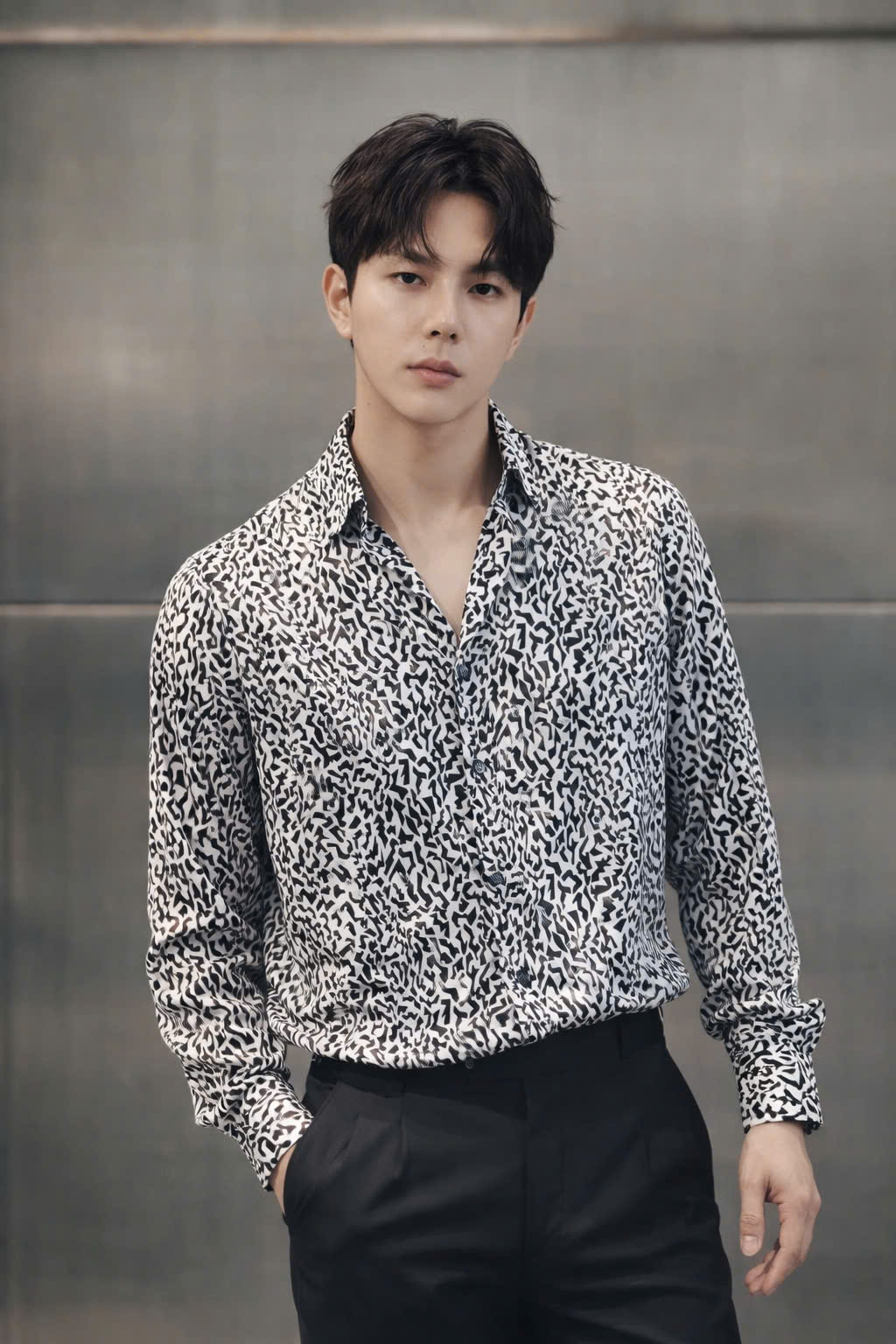 SM regular fit lụa dài tay ,màu đen trắng ,họa tiết zic-zac #1156