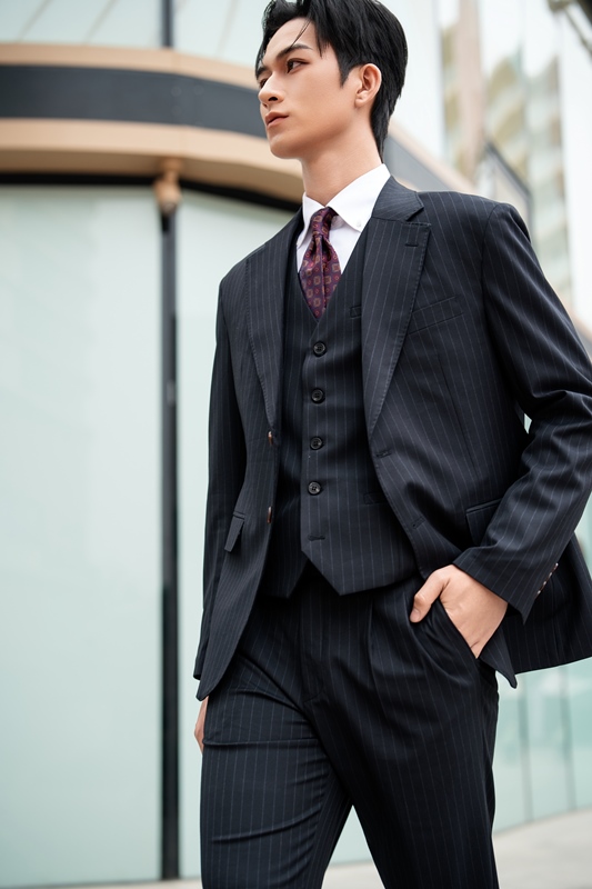 Vest màu đen kẻ xám xanh , hai khuy , ve chữ K #579