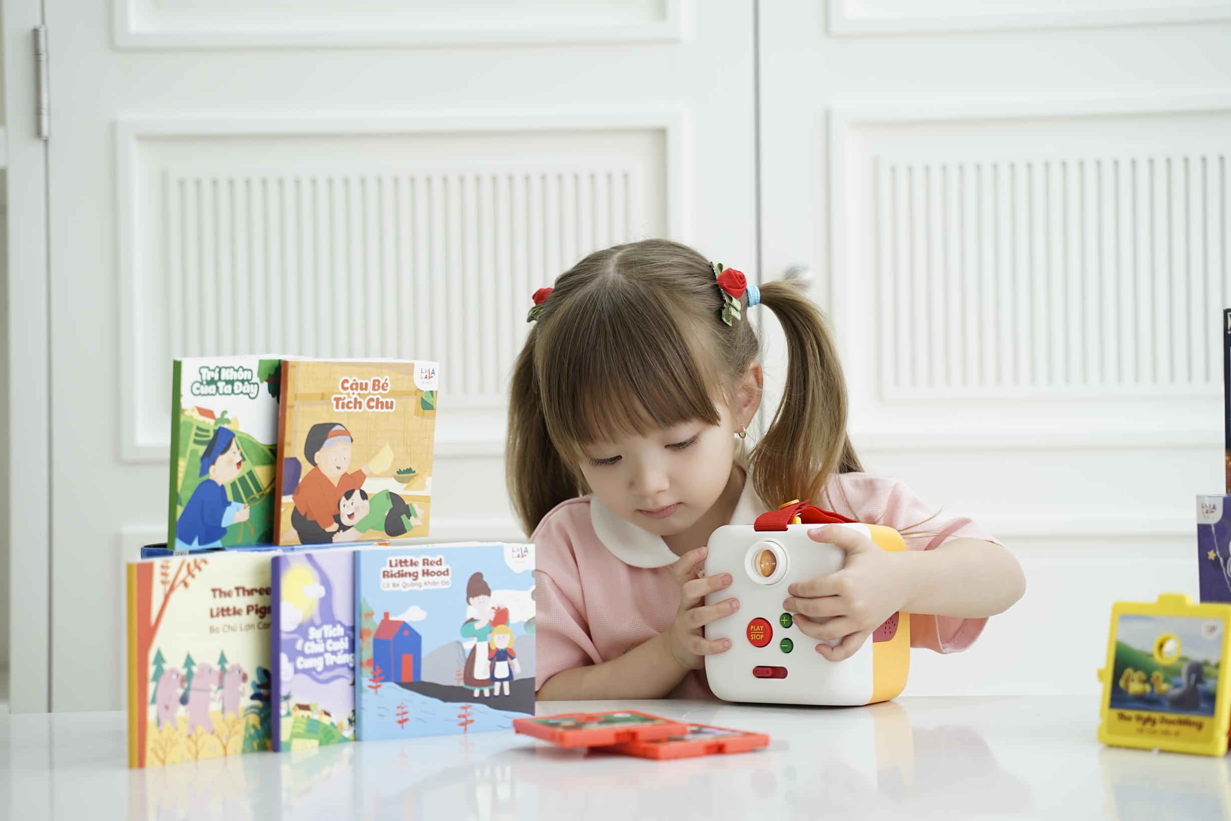 Máy kể chuyện cho bé: Giải pháp giúp con ngủ ngon, ít xem màn hình