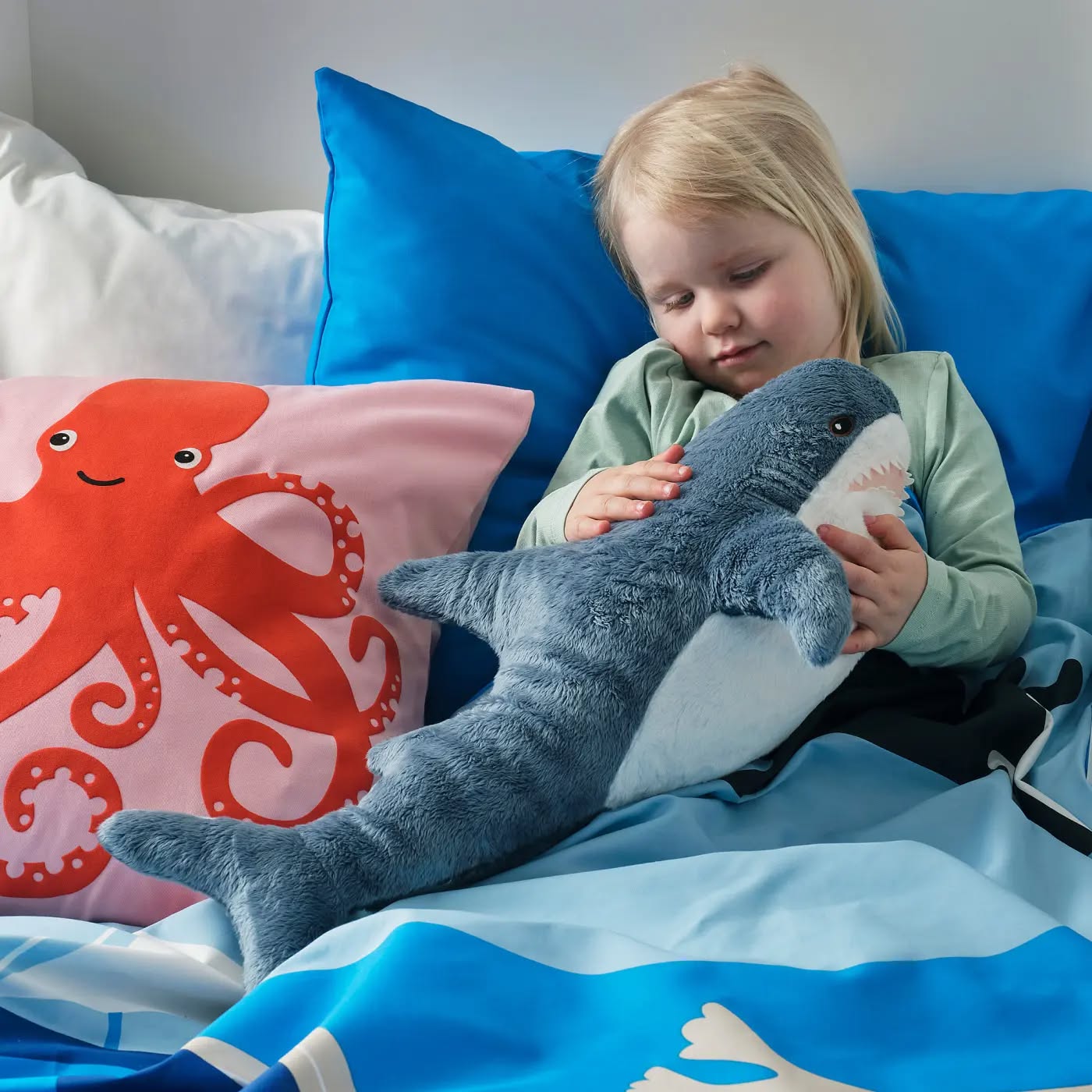 Cá mập bông BLÅHAJ 55 cm