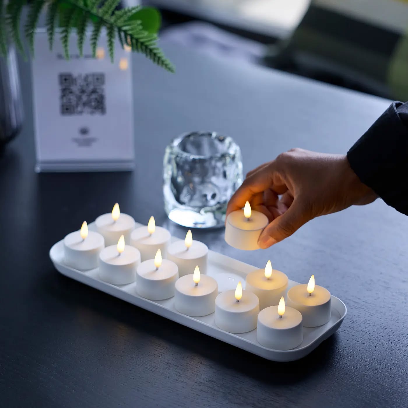 Set 12 nến LED kèm khay sạc SKATGÅS