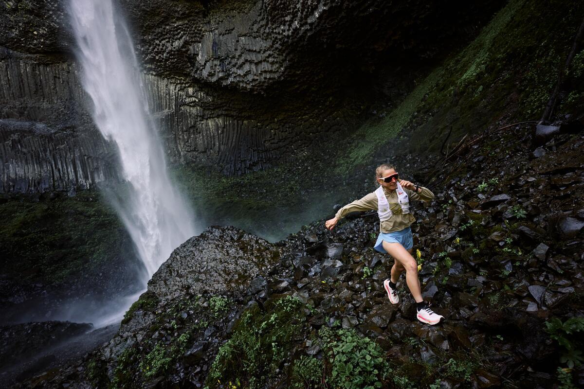 F26_Trail_Olympus7_Womens_Coconut_Cream_Pink_Glow_AL0A85UG_89D_ON_1445.jpg