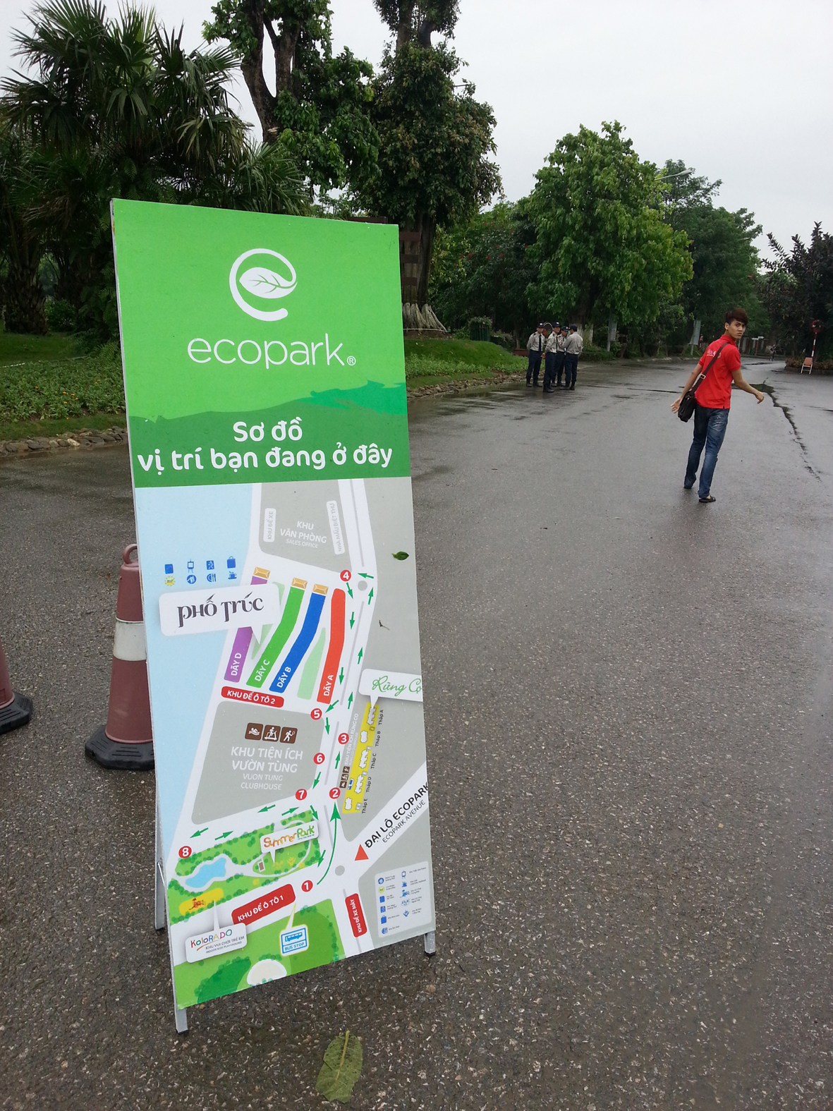 Standee, giá x, giá cuốn