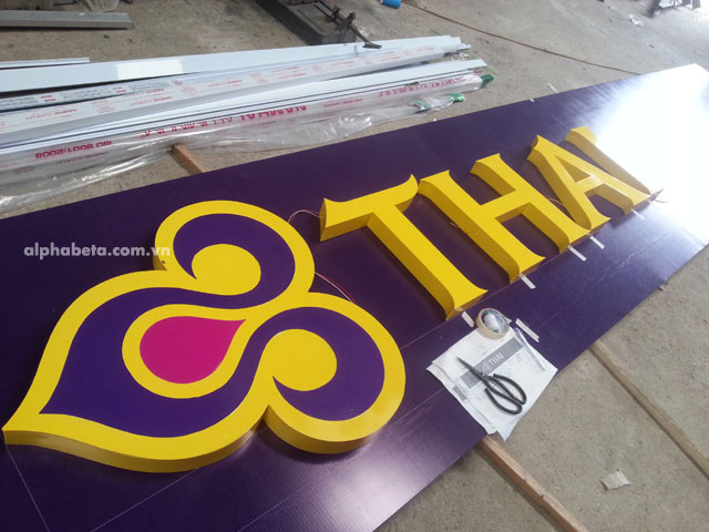 Biển chữ nổi Thai Airways