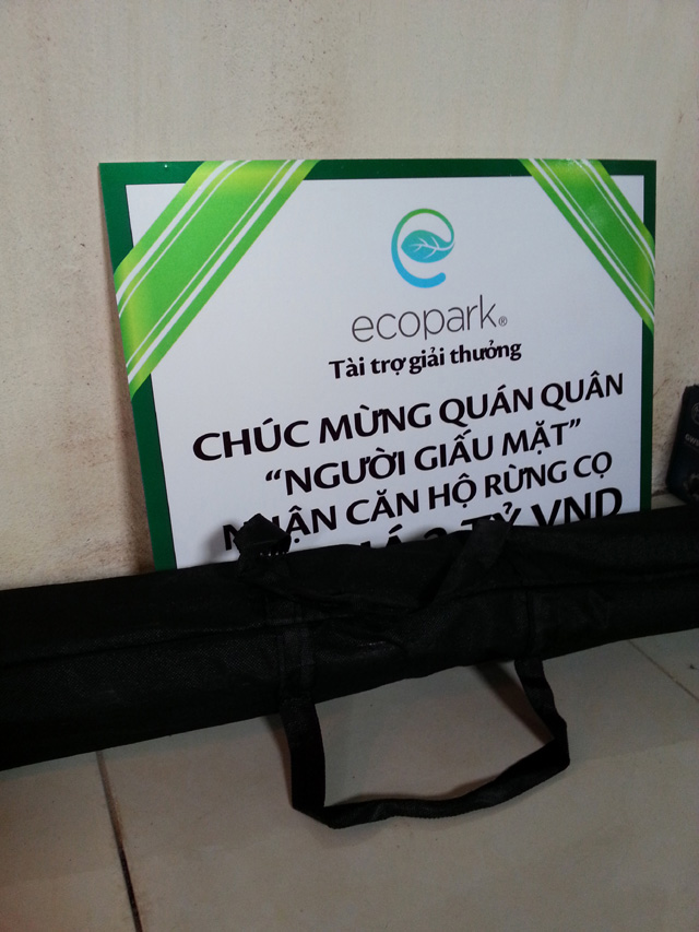 Giá cuốn, giá X, Standee