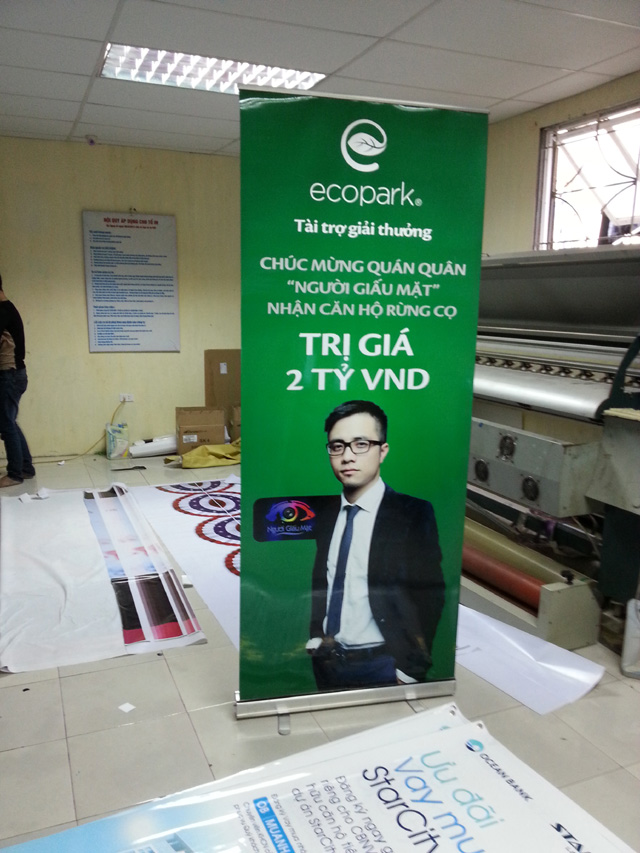 Giá cuốn, giá X, Standee