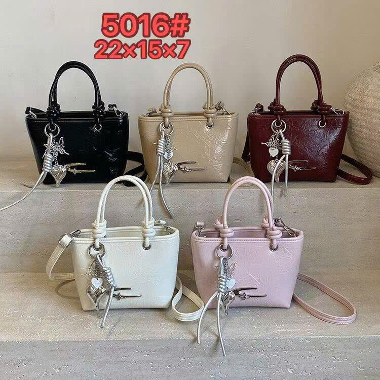 5016# Túi Tote 2 quai kèm charm