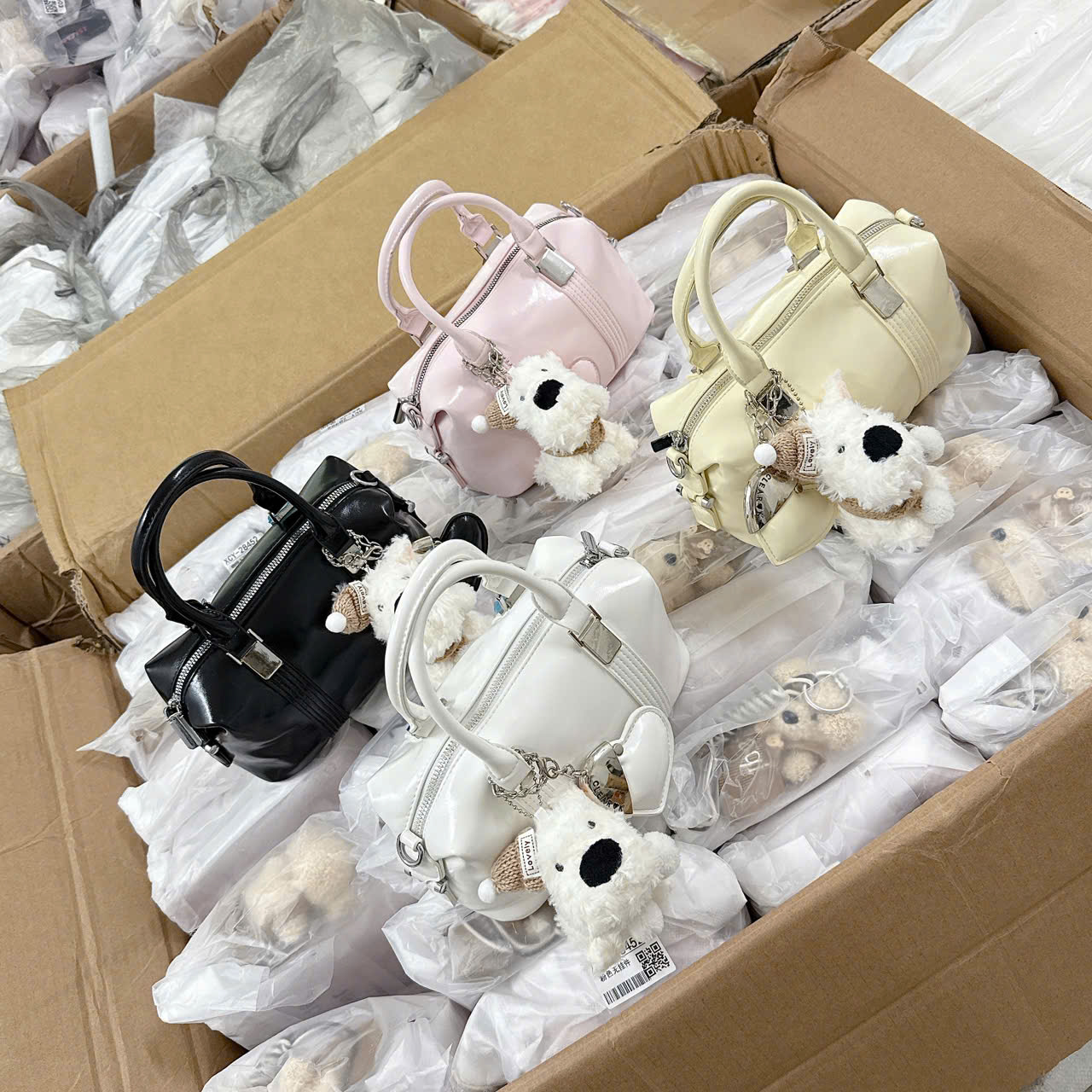 96832# Túi trống kèm charm gấu Lovely