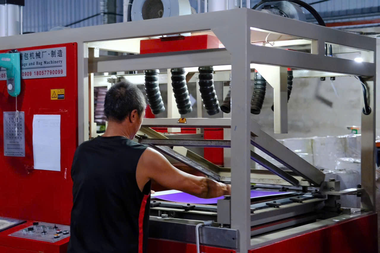 Xưởng đặt may cặp da theo yêu cầu chất lượng giá cả hợp lý