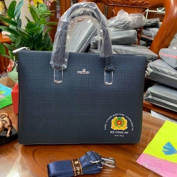Lý do nên chọn cặp da in logo làm quà tặng