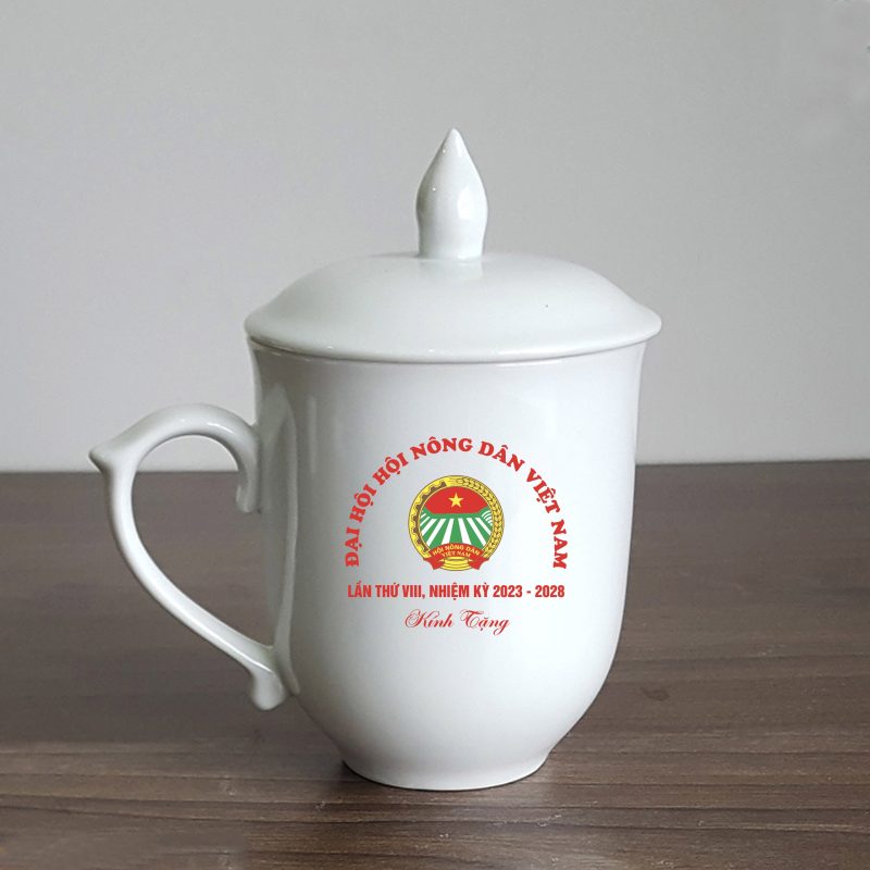 Ly sứ in hình hội Nông dân