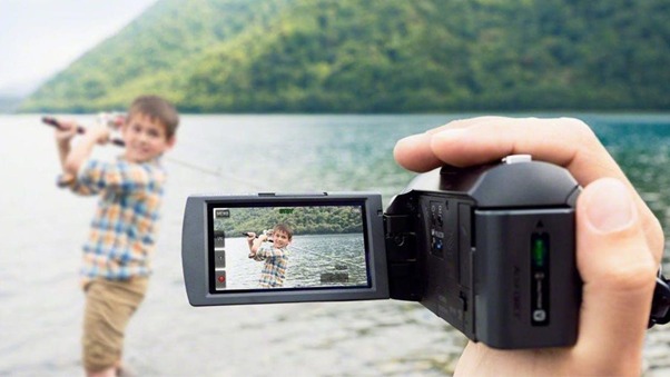 Máy quay phim cầm tay