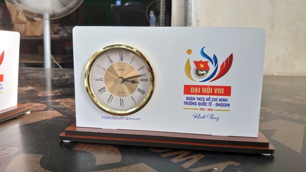 Món quà lưu niệm ý nghĩa trang trí nơi làm việc