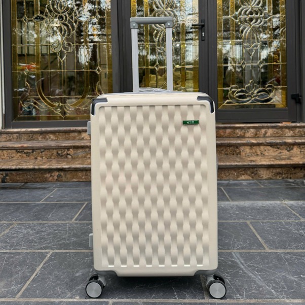 Vali làm từ polycarbonate