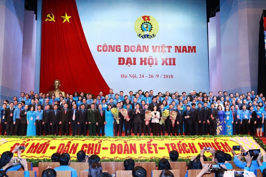 Vì sao nên chuẩn bị quà tặng công đoàn đúng mực?