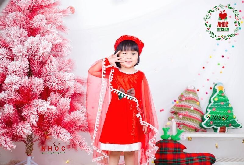 Đầm nhung noel choàng voan sát nách - Đỏ